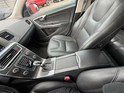 2015 Volvo V60 T5 Drive-E Premier Plus   - Photo 11 - Albany, OR 97322
