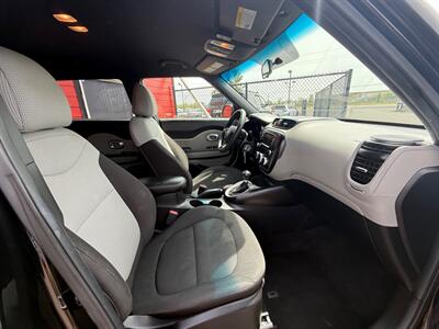 2017 Kia Soul   - Photo 6 - Albany, OR 97322