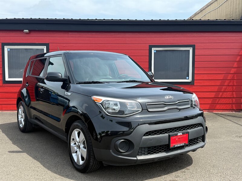 2017 Kia Soul   - Photo 1 - Albany, OR 97322