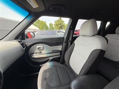 2017 Kia Soul   - Photo 13 - Albany, OR 97322