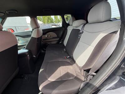 2017 Kia Soul   - Photo 9 - Albany, OR 97322