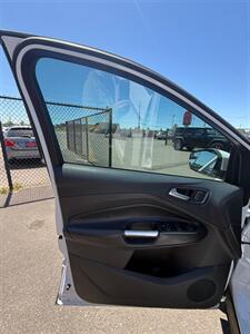 2017 Ford Escape SE   - Photo 11 - Albany, OR 97322