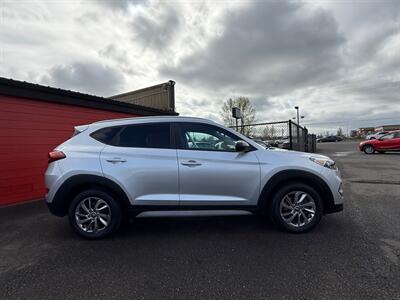 2017 Hyundai TUCSON SE   - Photo 2 - Albany, OR 97322