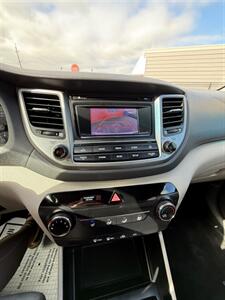 2017 Hyundai TUCSON SE   - Photo 15 - Albany, OR 97322