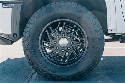 2024 GMC Sierra 3500 AT4   - Photo 9 - Winston-Salem, NC 27103