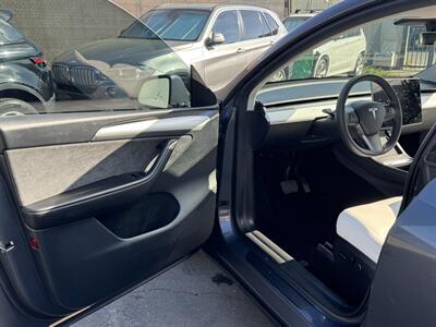 2023 Tesla Model Y Long Range   - Photo 23 - Long Beach, CA 90813