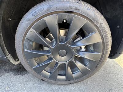 2023 Tesla Model Y Long Range   - Photo 25 - Long Beach, CA 90813