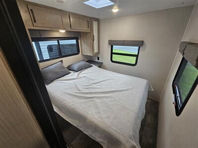 2024 PALOMINO PUMA 22FKQ   - Photo 16 - Lake Ariel, PA 18436