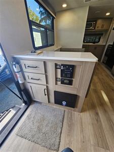 2026 Forest River ROCKWOOD 2522FB   - Photo 15 - Lake Ariel, PA 18436