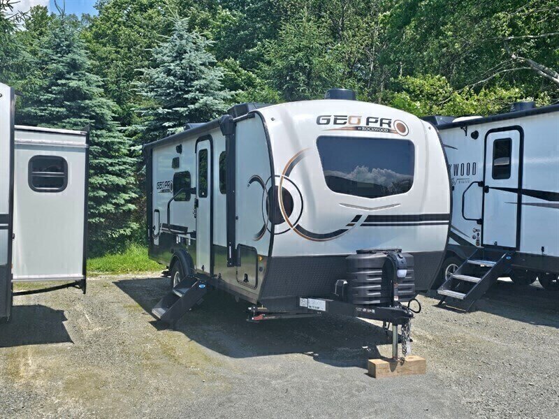 2025 FOREST RIVER ROCKWOOD GEOPRO 20FBS  