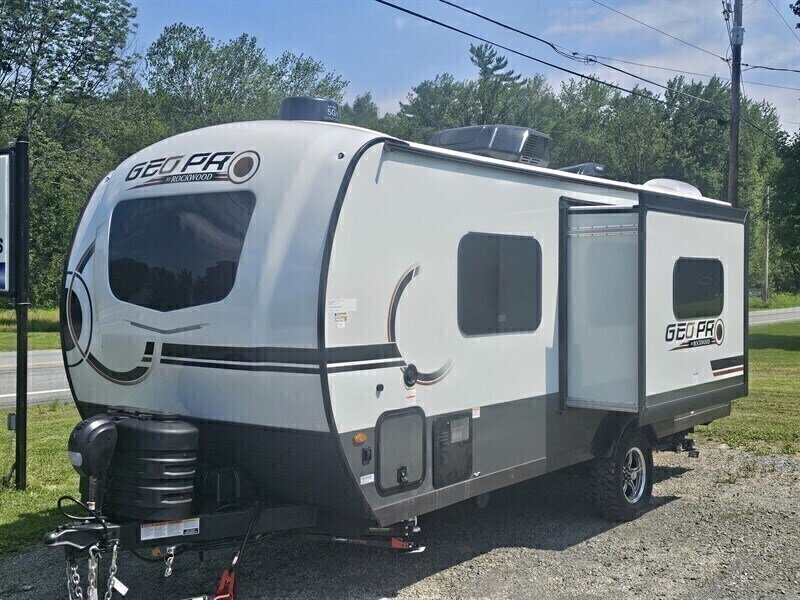 2025 FOREST RIVER ROCKWOOD GEOPRO 20FBS  