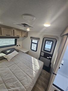 2025 FOREST RIVER ROCKWOOD MINI LITE 2515S   - Photo 23 - Lake Ariel, PA 18436