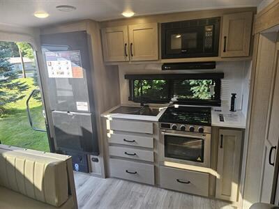 2025 FOREST RIVER ROCKWOOD MINI LITE 2515S   - Photo 10 - Lake Ariel, PA 18436