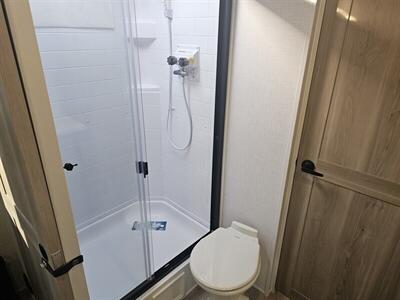 2025 FOREST RIVER ROCKWOOD MINI LITE 2515S   - Photo 16 - Lake Ariel, PA 18436