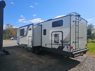 2026 Forest River ROCKWOOD ULTRA LITE 2918BH   - Photo 12 - Lake Ariel, PA 18436