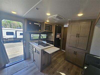 2025 FOREST RIVER ROCKWOOD MINILITE 2519S   - Photo 19 - Lake Ariel, PA 18436