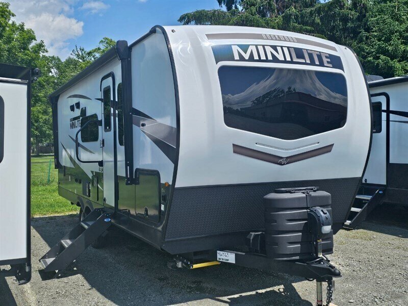 2025 FOREST RIVER ROCKWOOD MINILITE 2519S  