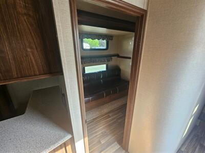 2017 Keystone MONTANA HIGH COUNTRY 370BR   - Photo 12 - Lake Ariel, PA 18436