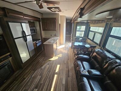 2017 Keystone MONTANA HIGH COUNTRY 370BR   - Photo 7 - Lake Ariel, PA 18436