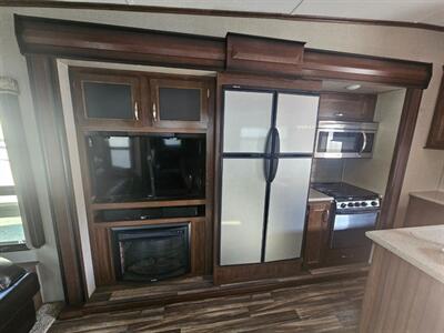 2017 Keystone MONTANA HIGH COUNTRY 370BR   - Photo 9 - Lake Ariel, PA 18436