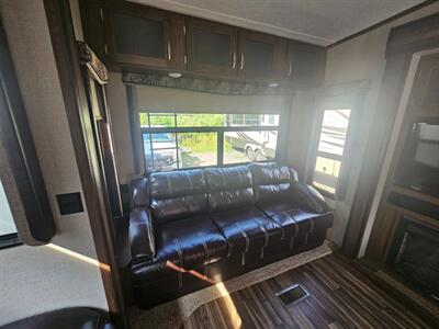 2017 Keystone MONTANA HIGH COUNTRY 370BR   - Photo 8 - Lake Ariel, PA 18436
