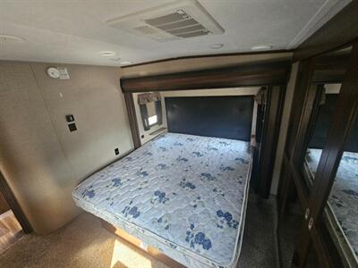 2017 Keystone MONTANA HIGH COUNTRY 370BR   - Photo 19 - Lake Ariel, PA 18436