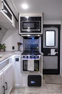 2024 Palomino PUMA 22FKQ   - Photo 10 - Lake Ariel, PA 18436