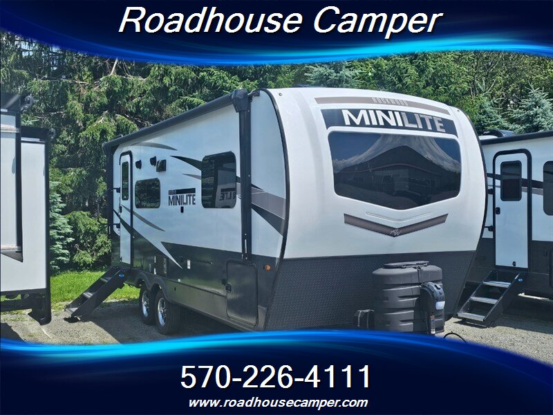 2025 FOREST RIVER ROCKWOOD MINI LITE 2205S - Photo 1 - Lake Ariel, PA 18436