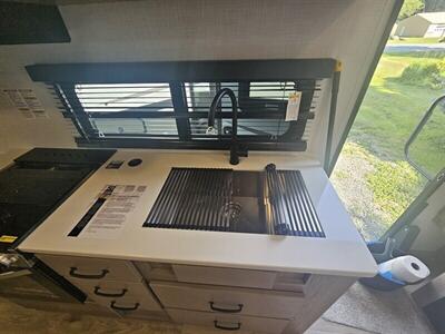 2025 FOREST RIVER ROCKWOOD MINI LITE 2205S   - Photo 15 - Lake Ariel, PA 18436