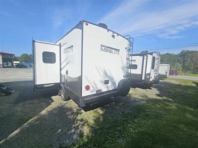 2025 FOREST RIVER ROCKWOOD MINI LITE 2205S   - Photo 7 - Lake Ariel, PA 18436