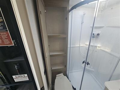 2025 FOREST RIVER ROCKWOOD MINI LITE 2205S   - Photo 12 - Lake Ariel, PA 18436