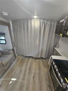 2025 FOREST RIVER ROCKWOOD MINI LITE 2205S   - Photo 21 - Lake Ariel, PA 18436