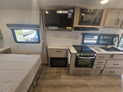 2025 FOREST RIVER ROCKWOOD MINI LITE 2205S   - Photo 24 - Lake Ariel, PA 18436