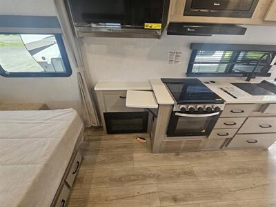 2025 FOREST RIVER ROCKWOOD MINI LITE 2205S   - Photo 25 - Lake Ariel, PA 18436