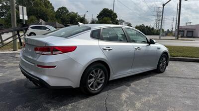2019 Kia Optima LX   - Photo 4 - Indianapolis, IN 46268