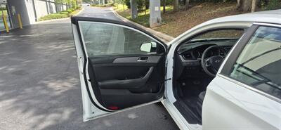 2019 Hyundai SONATA SE - Photo 13 - Apopka, FL 32703