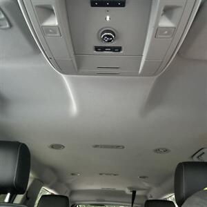 2018 Chevrolet Suburban LT   - Photo 10 - Apopka, FL 32703