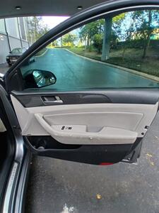 2018 Hyundai SONATA Limited   - Photo 12 - Apopka, FL 32703