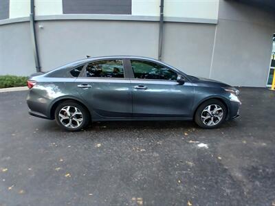 2021 Kia Forte FE   - Photo 2 - Apopka, FL 32703