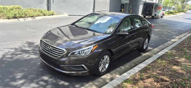 2016 Hyundai SONATA SE   - Photo 1 - Apopka, FL 32703