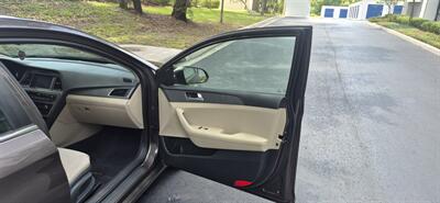 2016 Hyundai SONATA SE - Photo 10 - Apopka, FL 32703