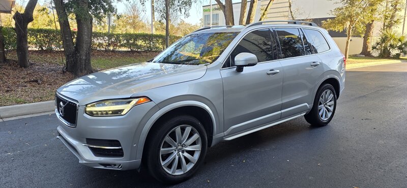 2017 Volvo XC90 T6 Momentum  