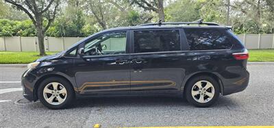 2015 Toyota Sienna LE 8-Passenger   - Photo 10 - Apopka, FL 32703