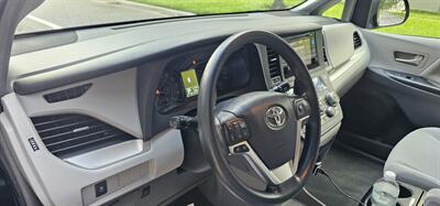 2015 Toyota Sienna LE 8-Passenger   - Photo 11 - Apopka, FL 32703