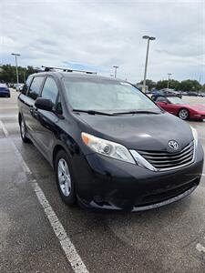 2015 Toyota Sienna LE 8-Passenger   - Photo 2 - Apopka, FL 32703