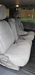 2015 Toyota Sienna LE 8-Passenger   - Photo 18 - Apopka, FL 32703