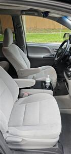 2015 Toyota Sienna LE 8-Passenger   - Photo 17 - Apopka, FL 32703