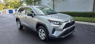 2020 Toyota RAV4 LE - Photo 2 - Apopka, FL 32703