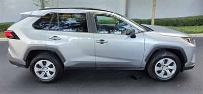 2020 Toyota RAV4 LE - Photo 4 - Apopka, FL 32703