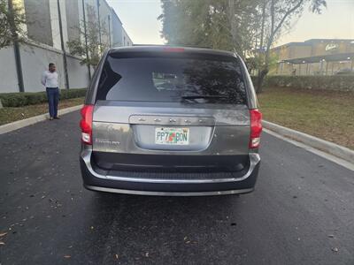 2016 Dodge Grand Caravan SXT   - Photo 8 - Apopka, FL 32703